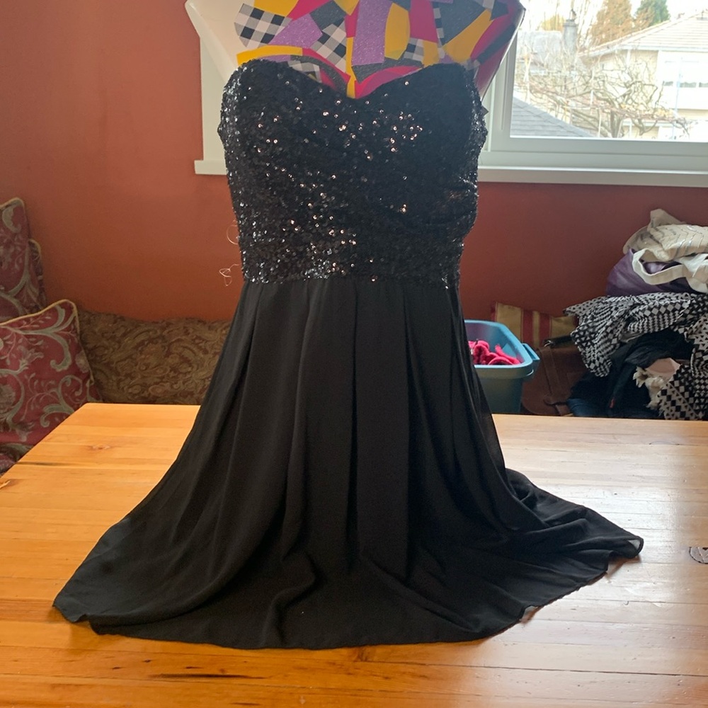 Strapless sparkly top formal dress